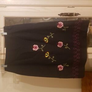 Grey Wool skirt with floral design